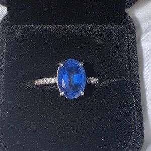 Pandora Sparkling Statement Halo Ring
Sterling silver